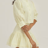Laney – Pastelselt sidrunine frill seelikshorts