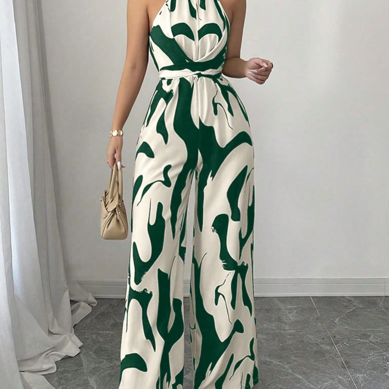 Halter – Stiilne jumpsuit abstraktse printimisega