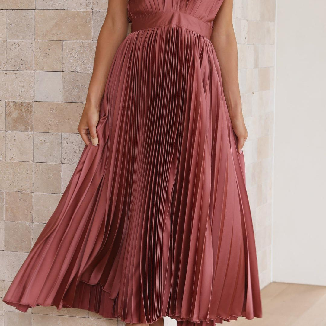 Isla – Elegantne plisseekleit