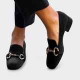 Louna – Elegantne loafers dekoratiivse klambriga